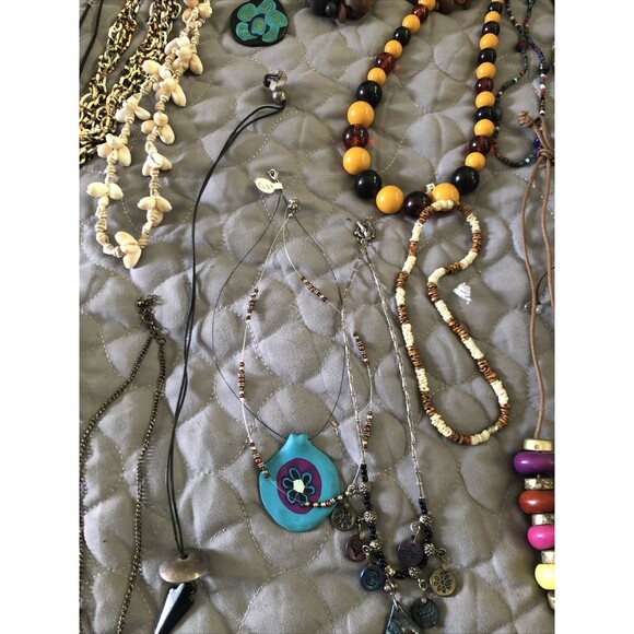 Vintage Boho ESTATE Lot Of 1970's & 80's Necklaces  RESALE 26 Pieces - Picture 9 of 10